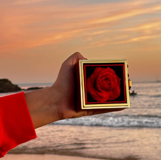 Trandafirul Etern al Iubirii – Cutie Rotativă 360